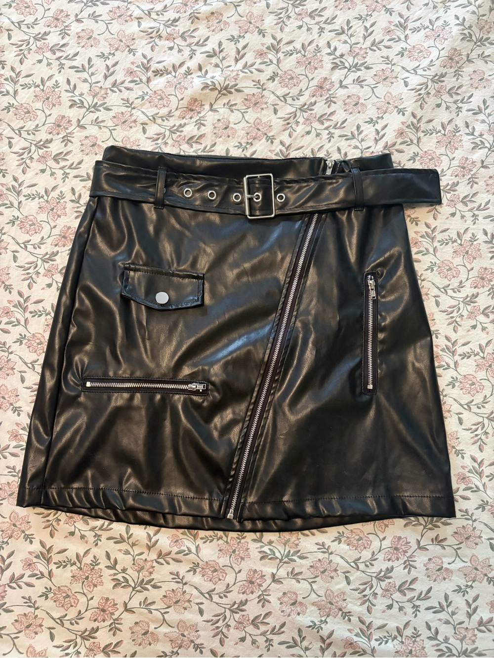 SHEIN Black Faux Leather Mini Skirt with Belt & Zipper Details